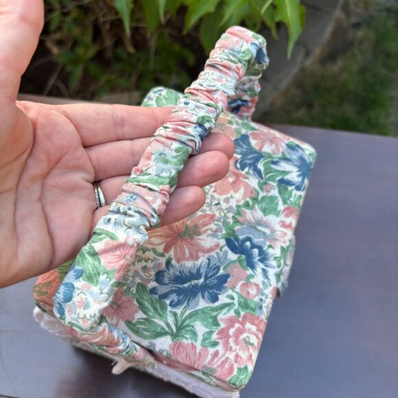 Vintage Singer Sewing Box for Storage or Organizing Crafts or Sewing Supplies - Picture 9 of 16